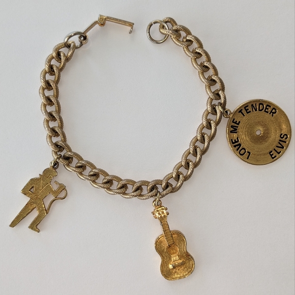 VTG SIGNED 1977 ELVIS GOLD TONE CHARM BRACELET - Picture 1 of 10